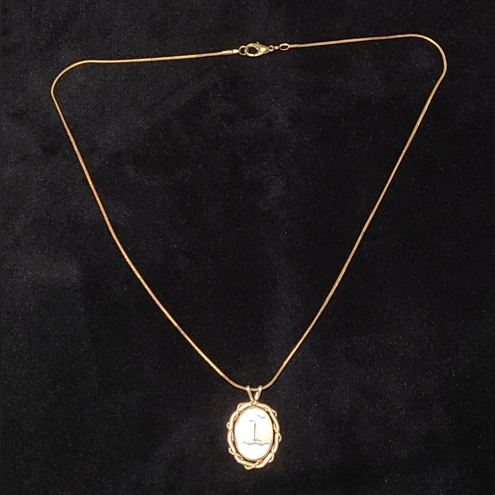 Mother of pearl sailboat vintage necklace - Picture 2 of 5